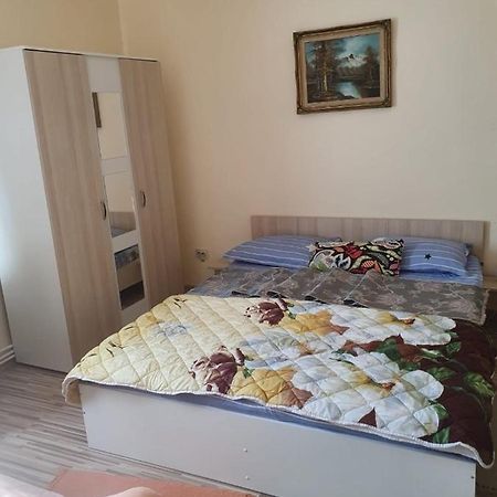 Relax Haus Hotel Хунедоара Екстериор снимка