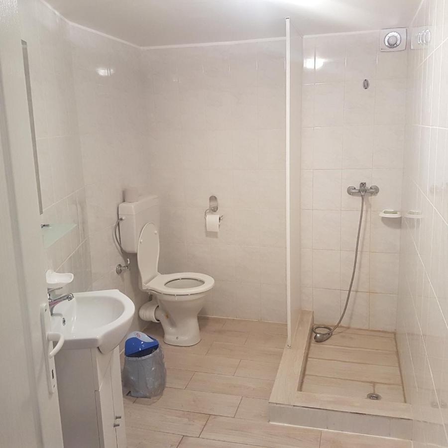 Relax Haus Hotel Хунедоара Екстериор снимка