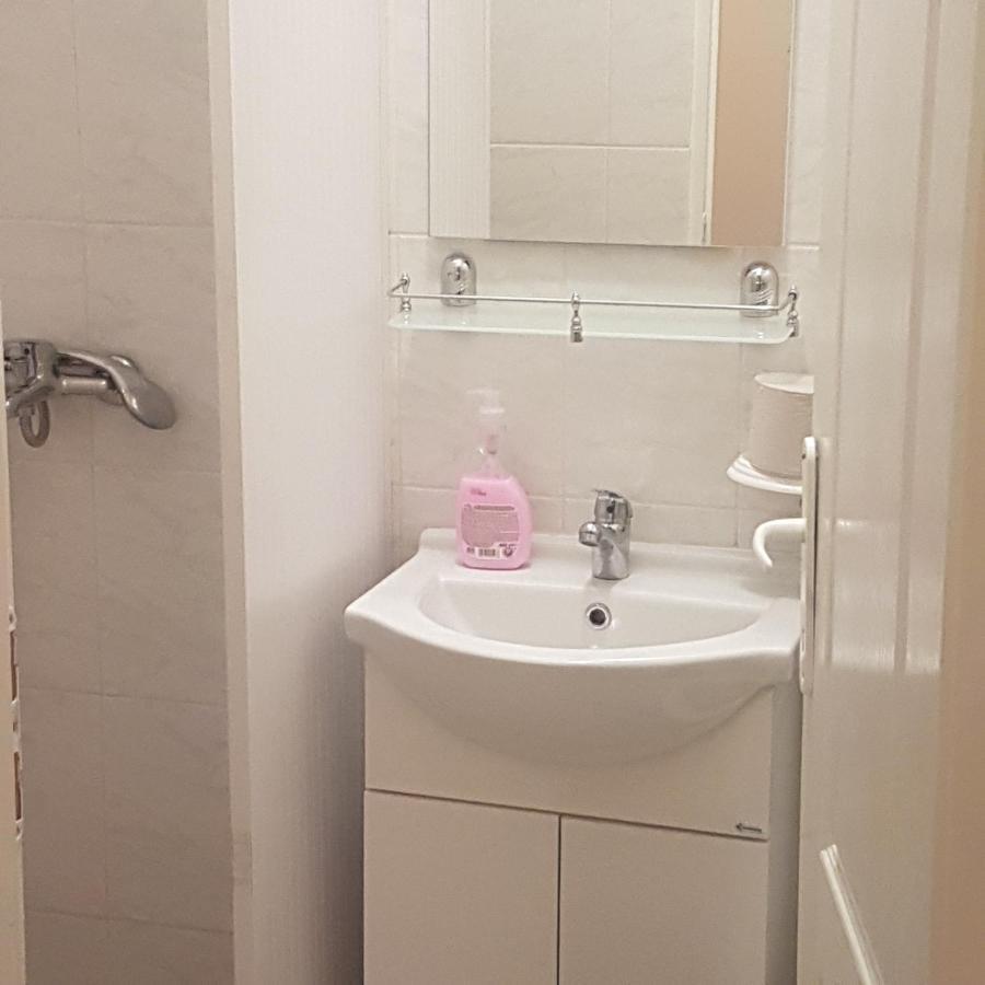 Relax Haus Hotel Хунедоара Екстериор снимка