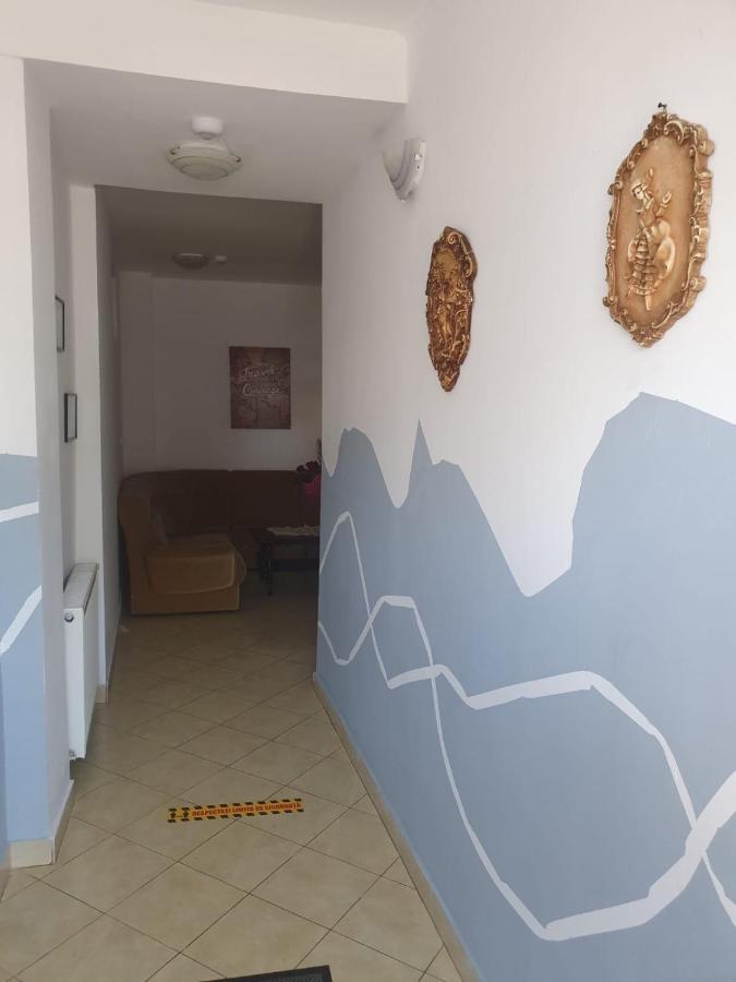 Relax Haus Hotel Хунедоара Екстериор снимка