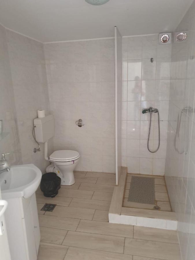 Relax Haus Hotel Хунедоара Екстериор снимка