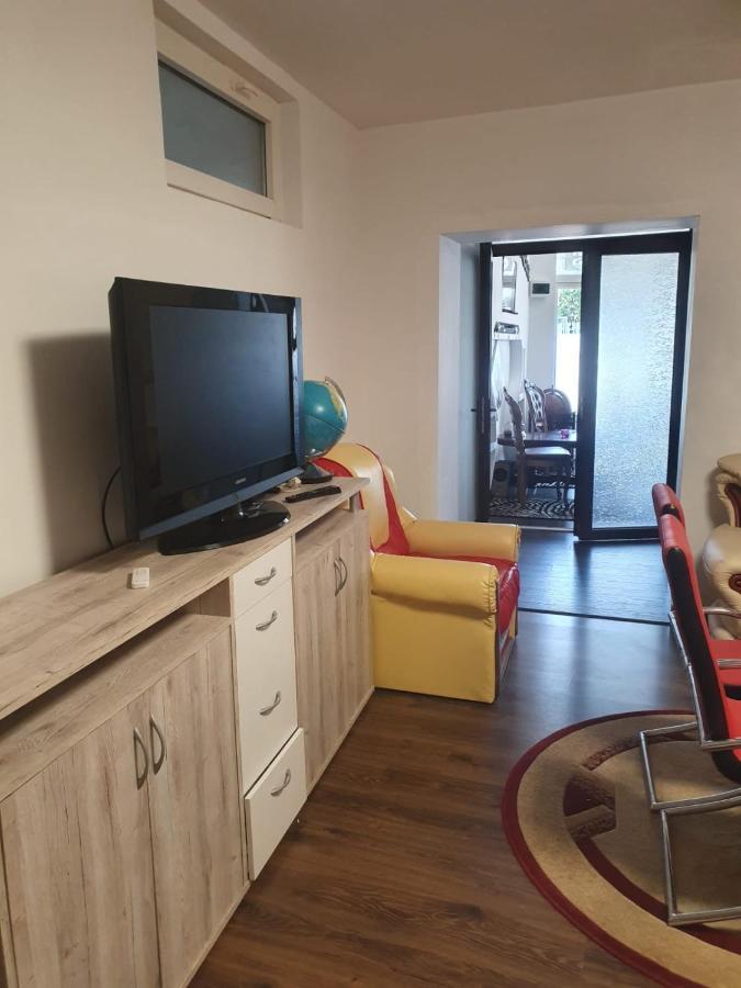 Relax Haus Hotel Хунедоара Екстериор снимка