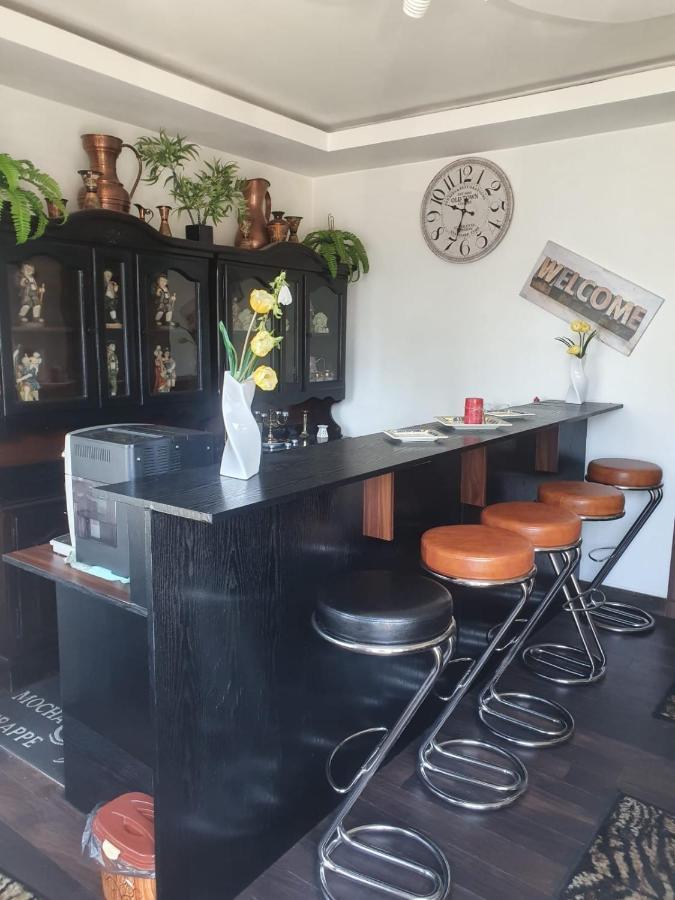 Relax Haus Hotel Хунедоара Екстериор снимка