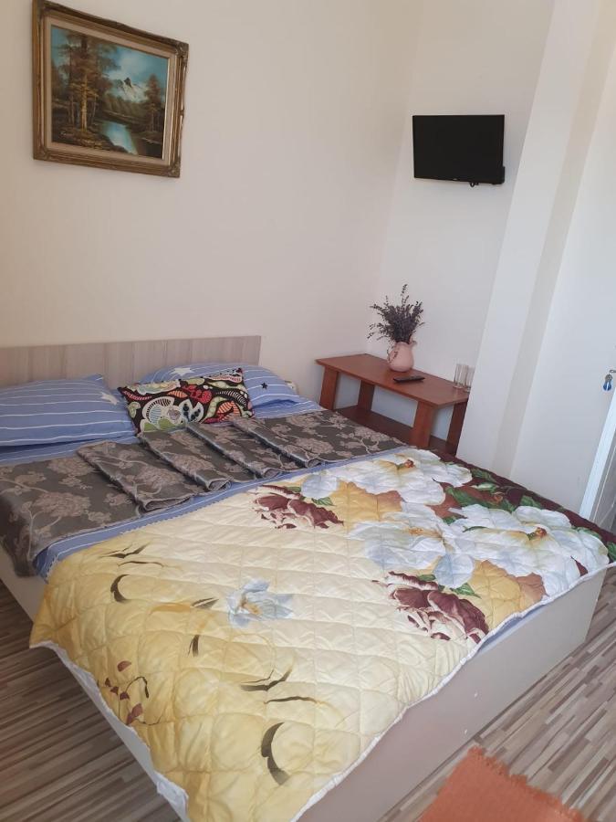 Relax Haus Hotel Хунедоара Екстериор снимка