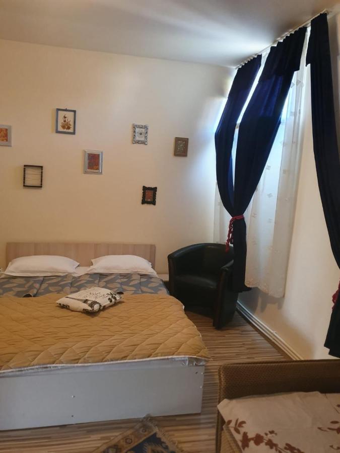 Relax Haus Hotel Хунедоара Екстериор снимка