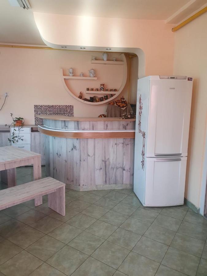 Relax Haus Hotel Хунедоара Екстериор снимка