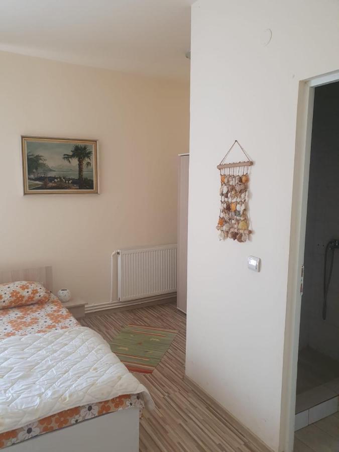Relax Haus Hotel Хунедоара Екстериор снимка